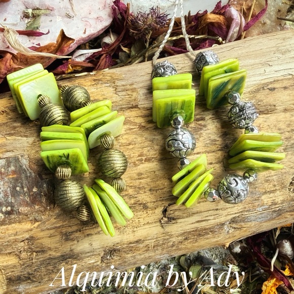 Mother of Pearl in apple green and bronze maxi beads choker bold necklace - Picture 8 of 10